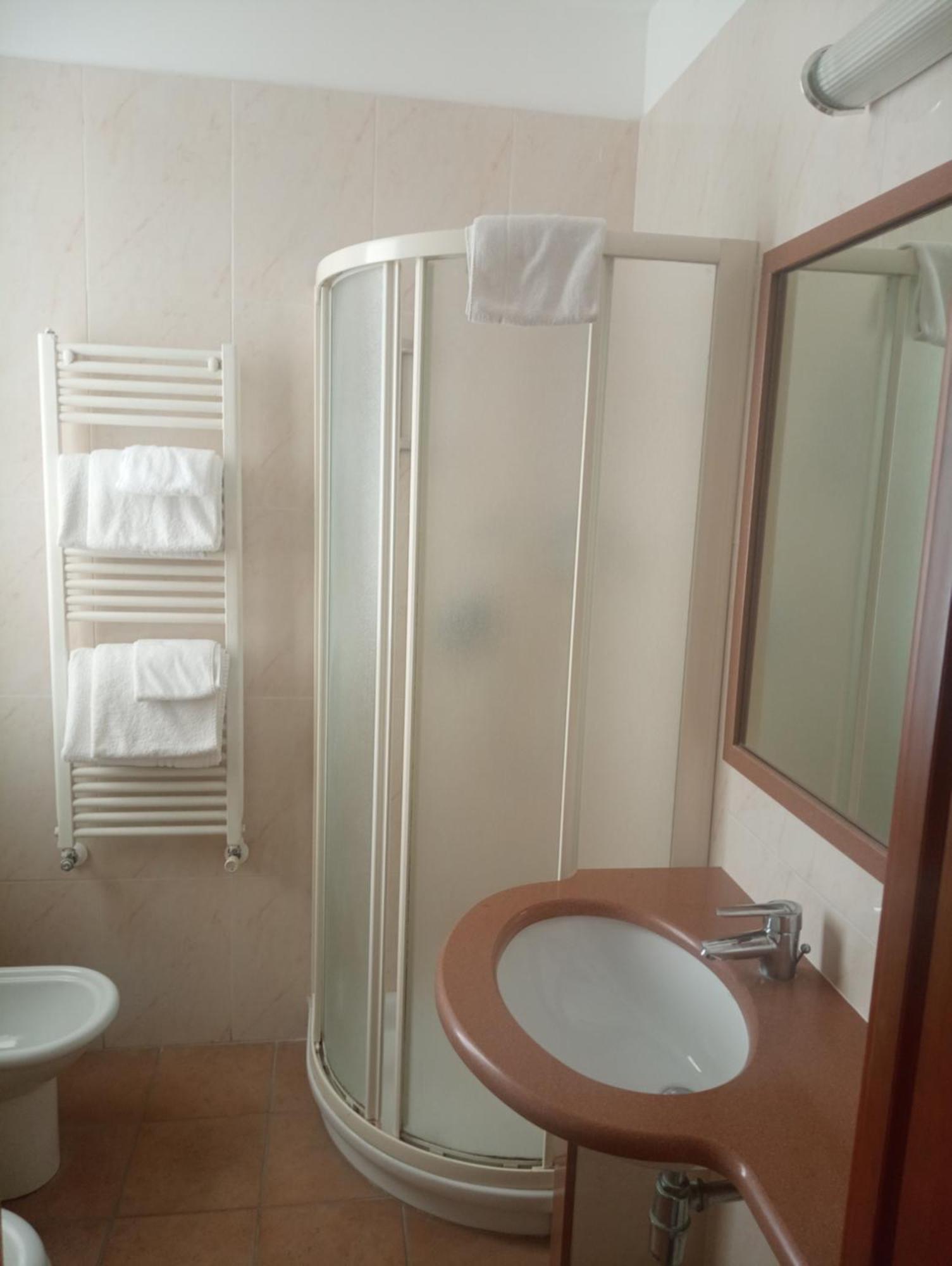 Hotel Beaurivage 西尼加利亚 外观 照片